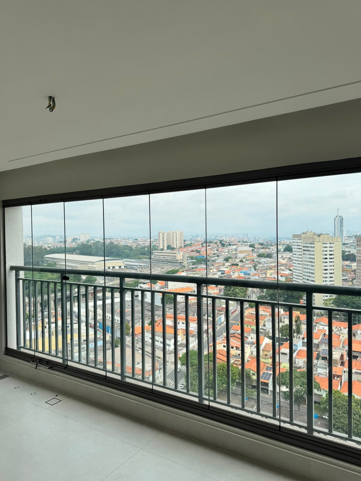 Varanda envidraçada com vista panorâmica